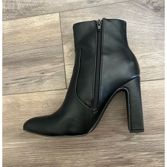 Black booties - Picture 3 of 6